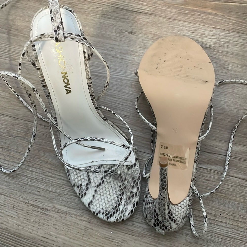 Fashion nova white croc‎ lace up heels size 7.5 - Picture 2 of 4